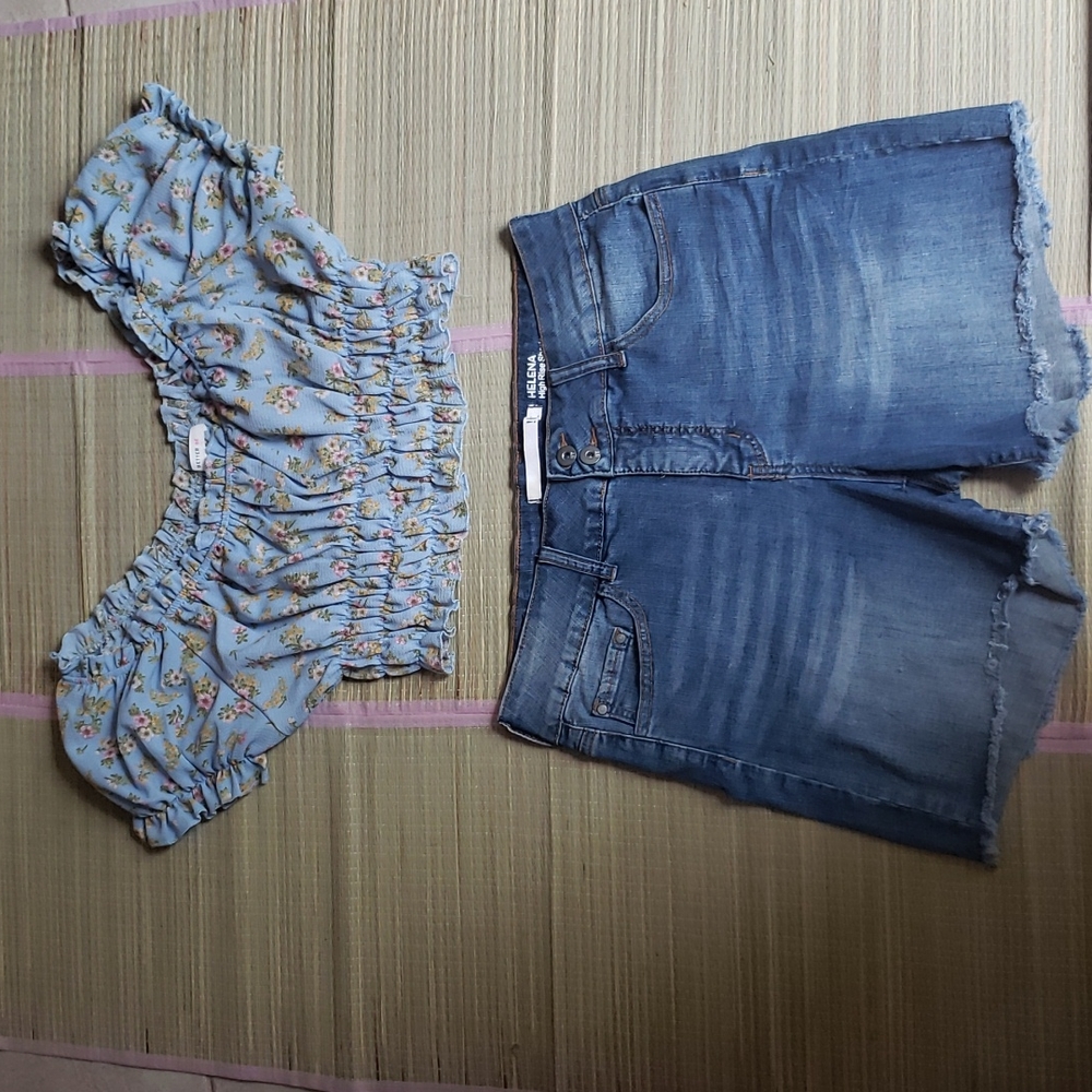 💕💕💕 5 for $20 Smocked puff sleeve ruffle top trim large pastel blue